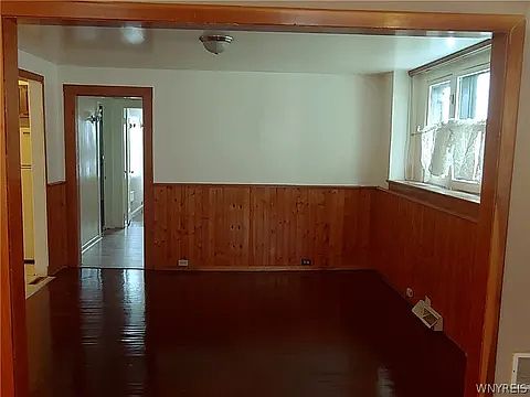 3rd image of 267A Crestwood Ave