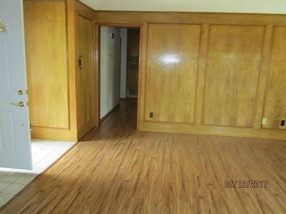4th image of 1305 Mockingbird Ln