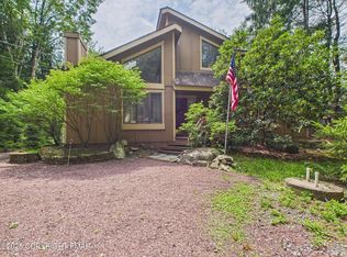 206 Little Pond Cir, Pocono Pines, PA 18350