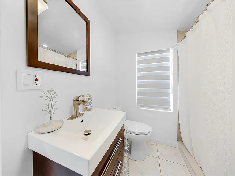5921 NE 1st Ave — Photo 21