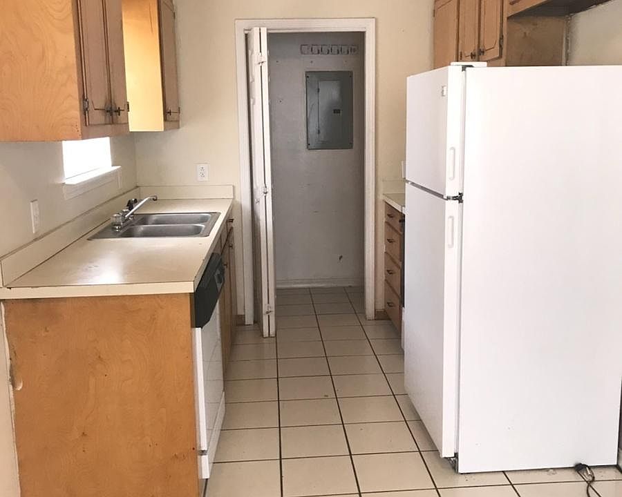 2nd image of 5032 W 4th St