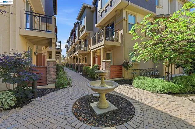 Enclave Pl, Concord — Photo 3
