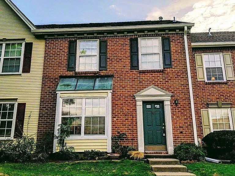 6 Townsend Ct — Photo 1