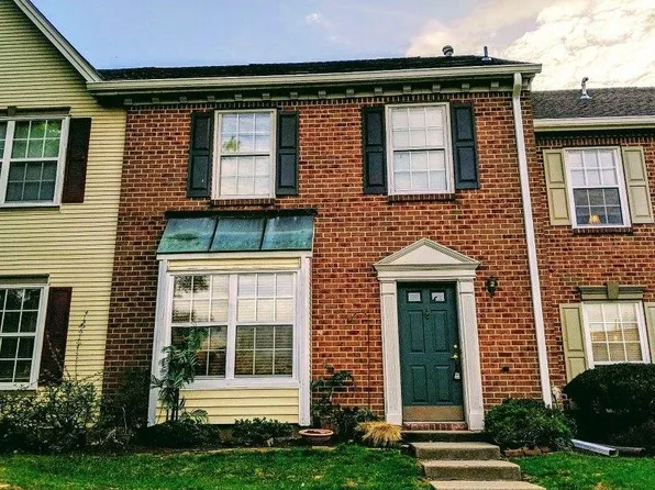 6 Townsend Ct, Franklin Park, NJ 08823
