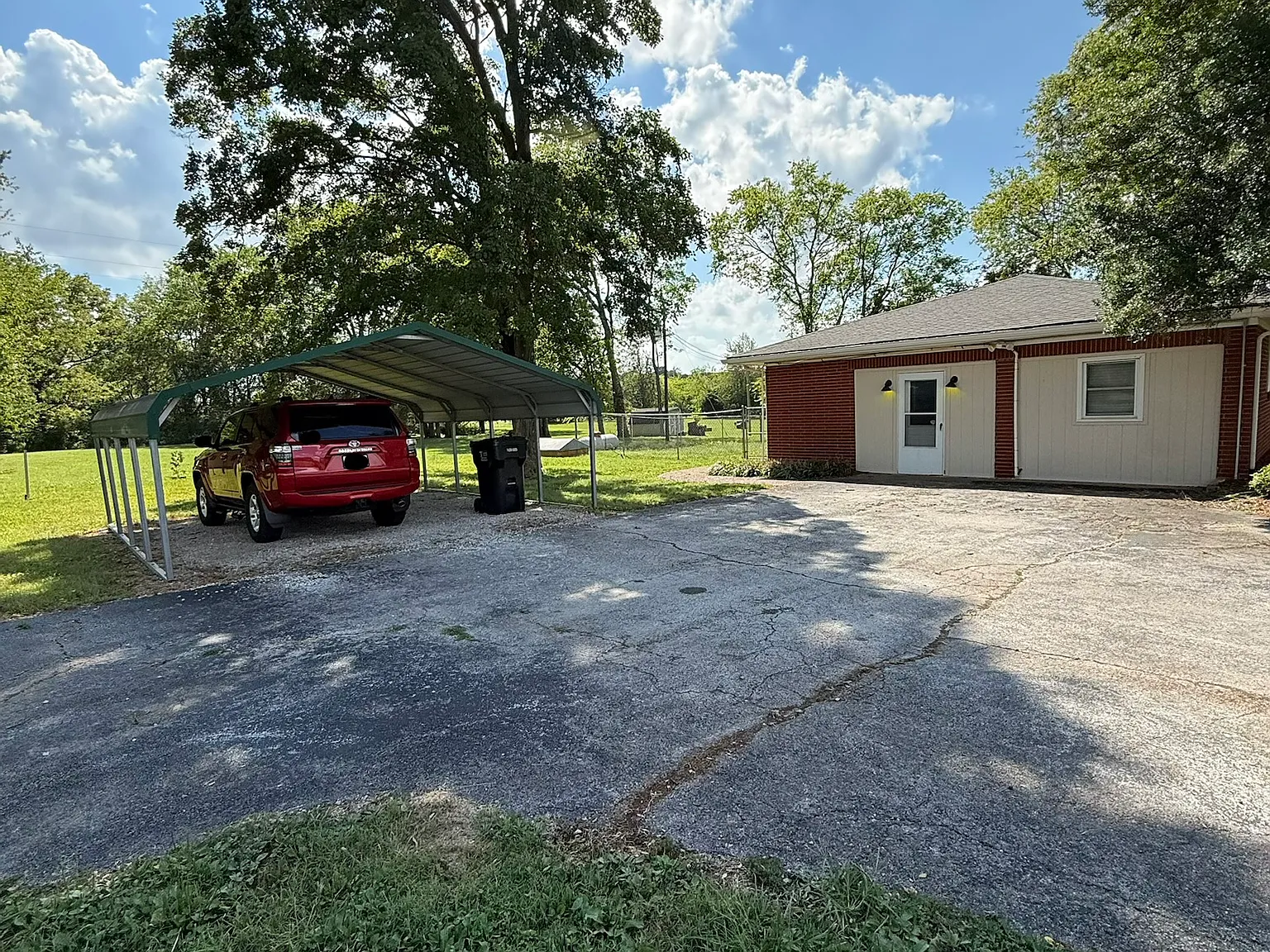 3 bed, 1904 sqft, $1,900 — Photo 2