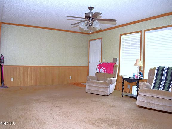5th image of 156 Blackberry Ln