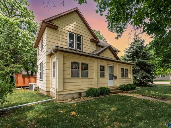 500 W Cedar St, Beresford, SD 57004