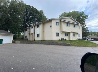 1629 Pleasant Valley Dr, Waterloo, IA 50701