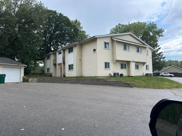 1629 Pleasant Valley Dr, Waterloo, IA 50701