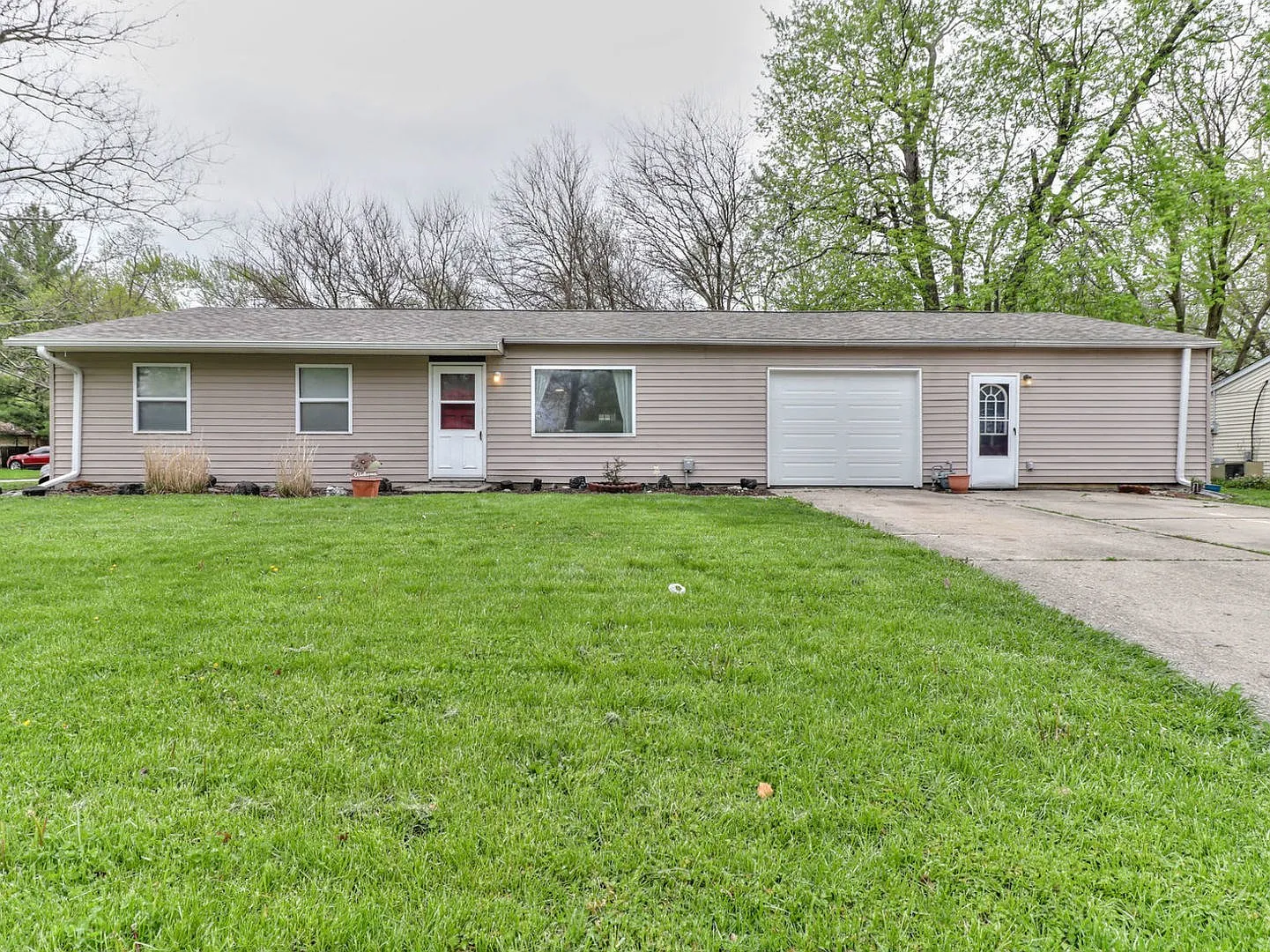 1407 Westfield Dr photo 1