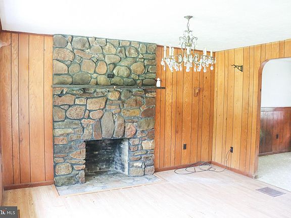 5th image of 2310 Meander Run Rd