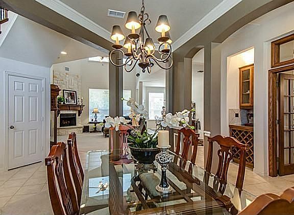 3rd image of 2319 Idlewild Dr