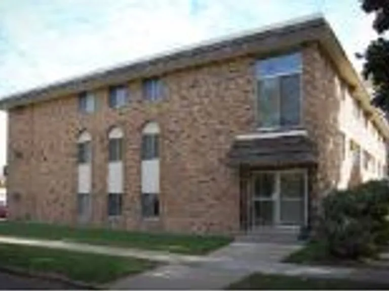 408 Cleveland Ave N — Photo 1