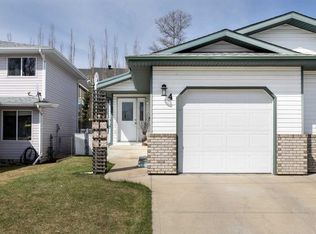 4 E Westwood Ct, Sylvan Lake, AB T4S 1P7