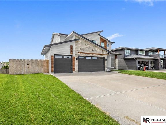 3rd image of 305 Otoe Dr