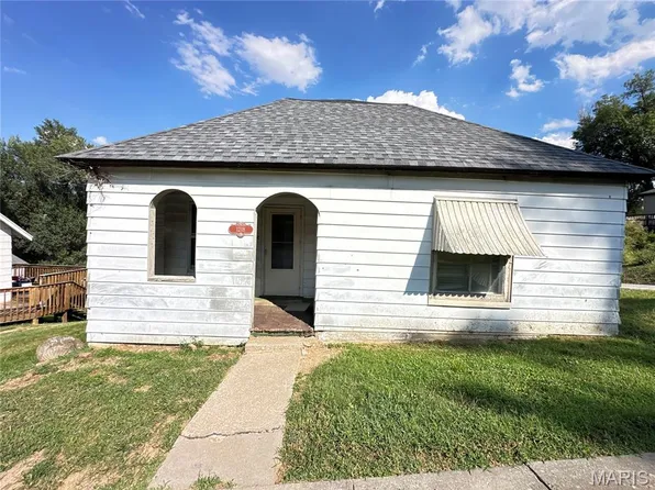 1218 Walnut St, Hannibal, MO 63401