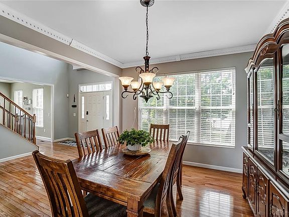 5th image of 340 Briargate Dr
