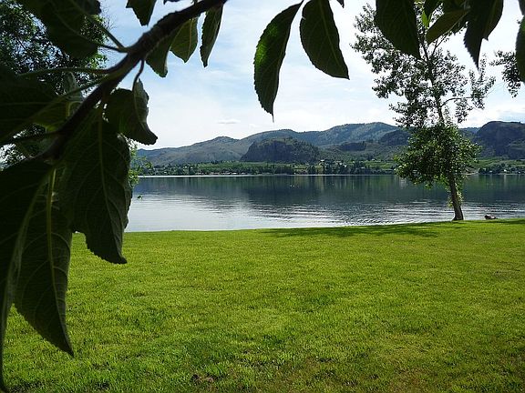 2nd image of 7 Lake House Ln