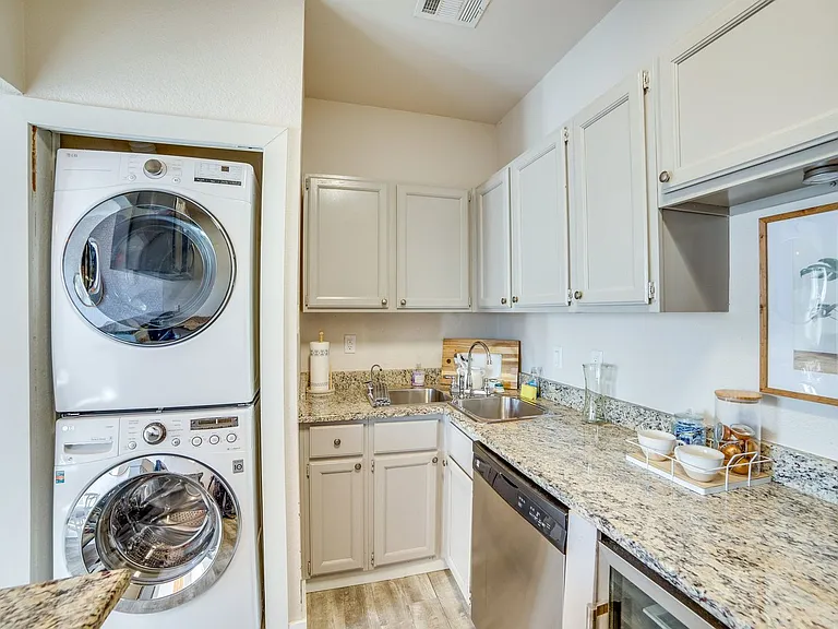 5963 Ross Ave — Photo 2