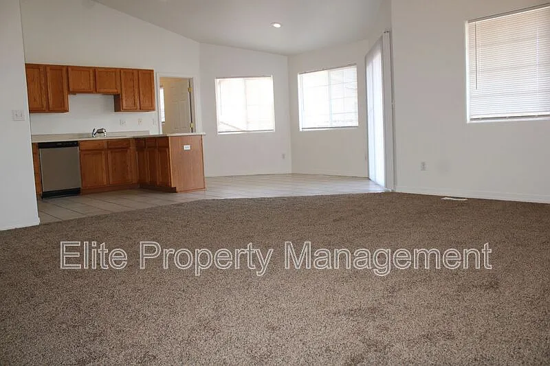 3 bed, 2.0 bath, 1500 sqft, $1,900 — Photo 4