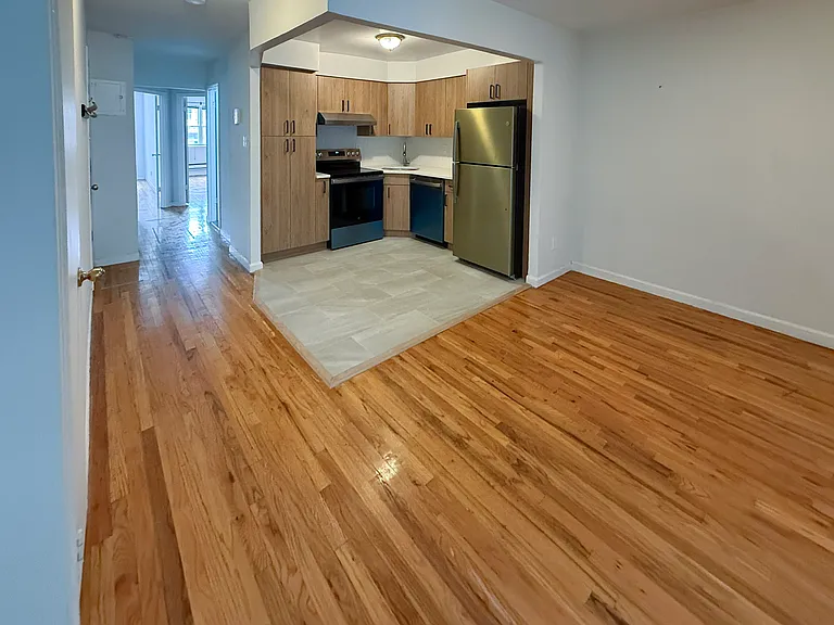 25-82 Steinway St #2 — Photo 1