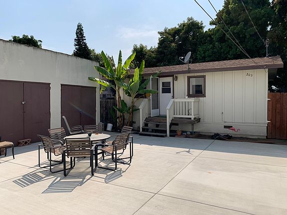 5th image of 203 S Santa Cruz St