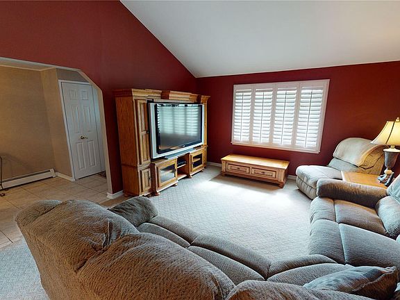 3rd image of 37 Biscayne Dr