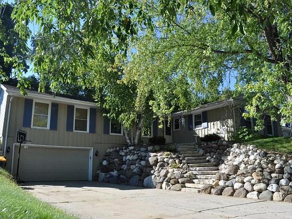 2nd image of 814 N 18th Ave