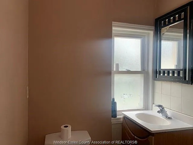 1006 Windsor Ave #2 — Photo 9