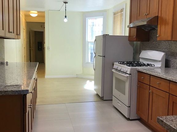 3rd image of 74 Spencer St APT 1