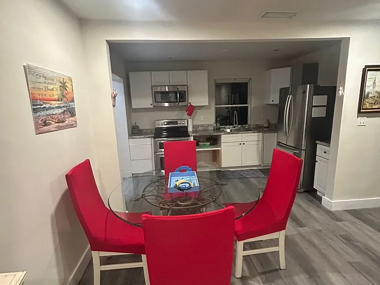 3103 Saxon Dr — Photo 4