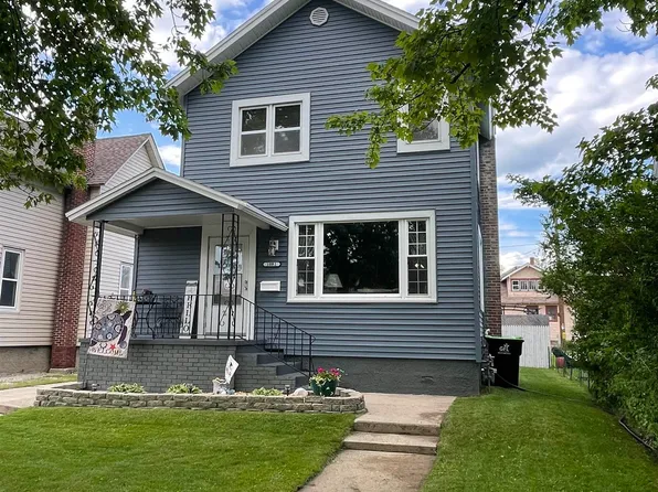 1002 17th Ave, Menominee, MI 49858