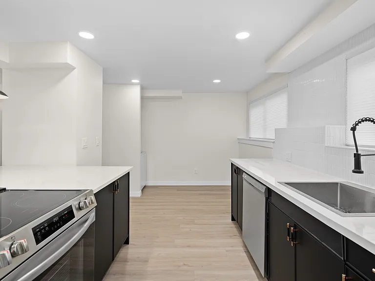 1111 NW 56th St #7 — Photo 3
