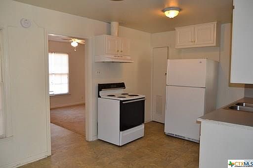 3rd image of 506 E Dean Ave