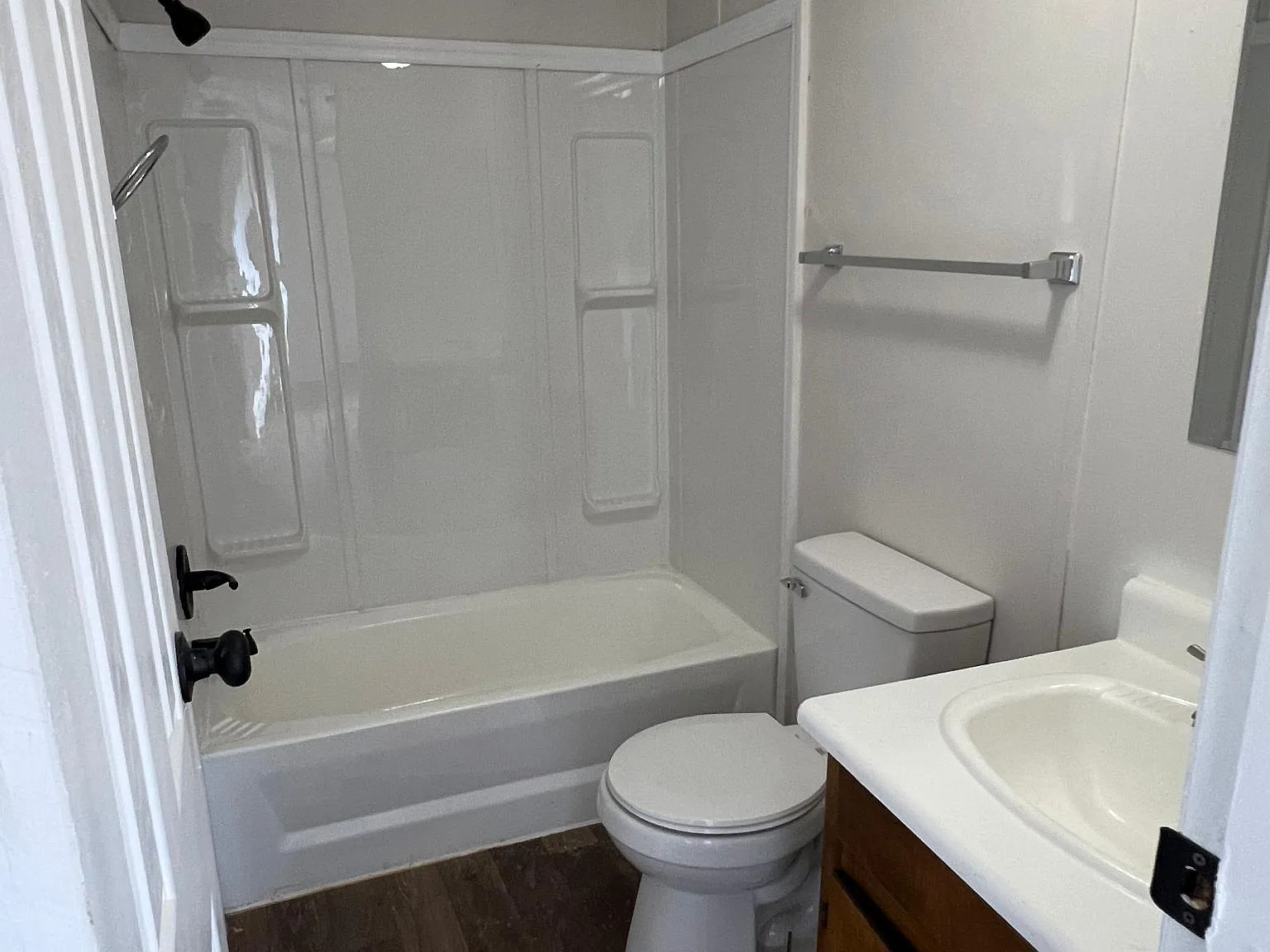 3 bed, 1100 sqft, $1,000 — Photo 2