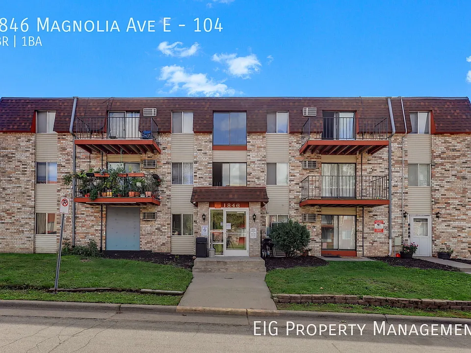 1067 Van Dyke St
