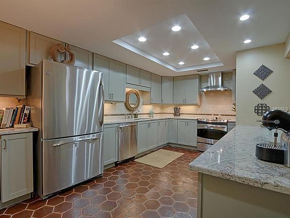 3rd image of 150 Belleview Blvd APT 101