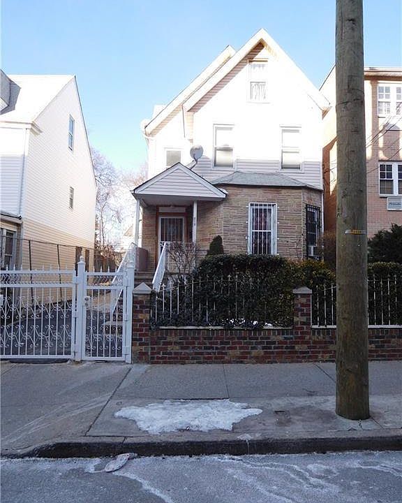 1st image of 819 E 217th St
