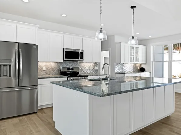 625 Alden St, Ludlow, MA 01056