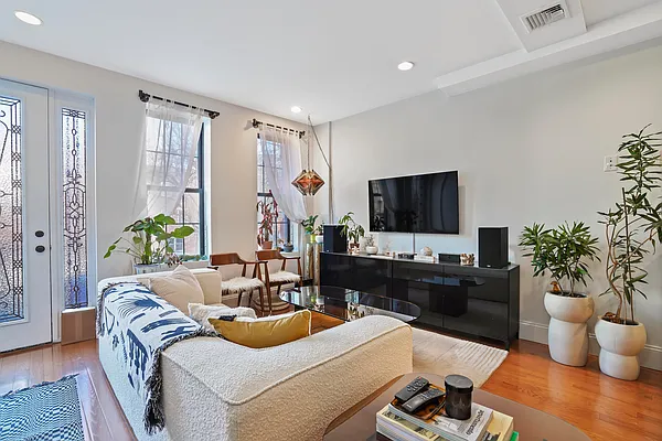 Rented by Daniel Gale Sotheby's International Realty | media 6