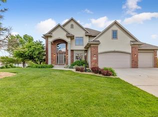 814 S Ridge Dr, Cedar Falls, IA 50613