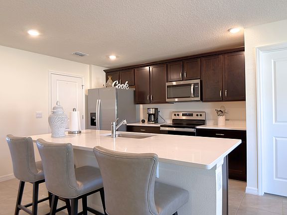 4th image of 7011 SW 136th Ln
