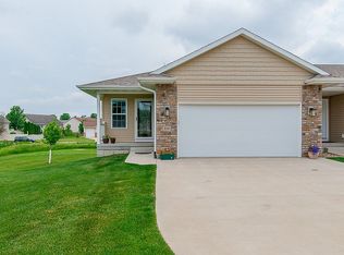538 Meadow Oak Cir, Fairfax, IA 52228