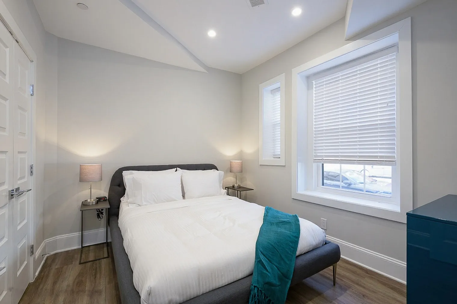 1 bed, 1.0 bath, 5920 sqft, $3,948 — Photo 4