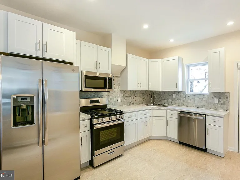 142 S Peach St — Photo 8