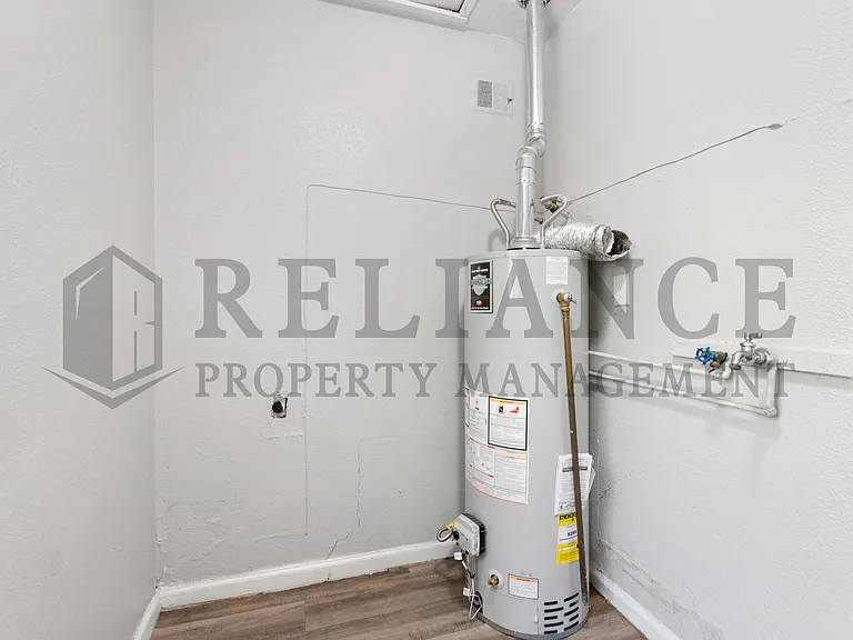2219 N Prince St — Photo 17