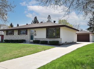 W150N8653 Wheeler Dr, Menomonee Falls, WI 53051