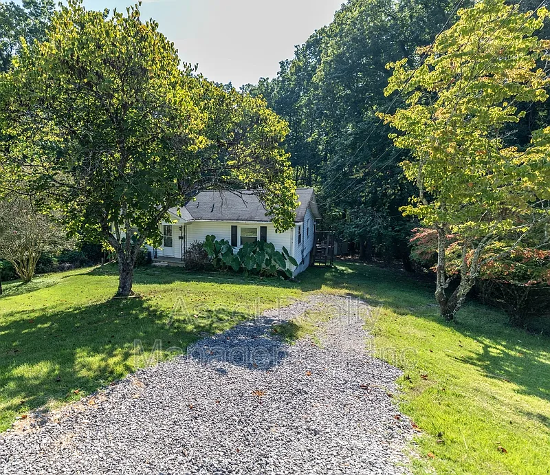3 bed, 1.0 bath, 1364 sqft, $1,695 — Photo 4
