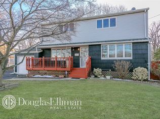 10 Barbara Rd, Lake Ronkonkoma, NY 11779