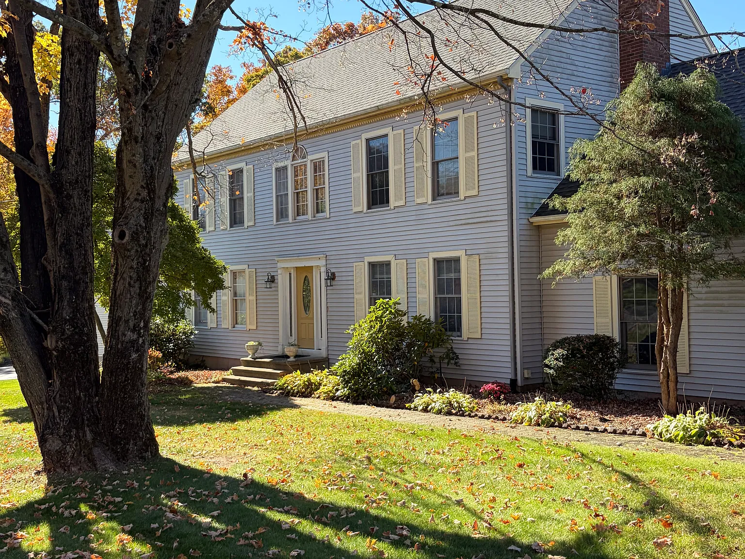 4 bed, 2.5 bath, 2392 sqft, $3,900 — Photo 1